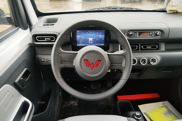 Used Wuling Zhiguang New Energy 2025 Model 305km Ambitious Edition Steering Wheel