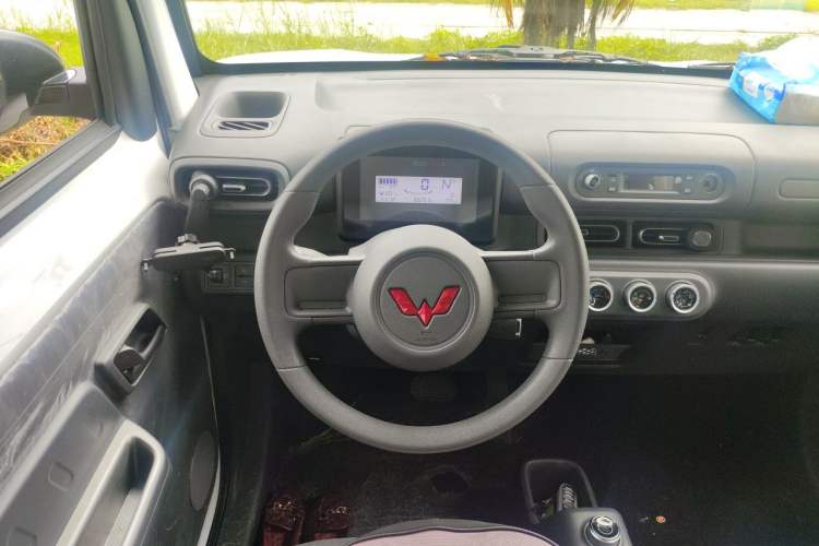 Used Wuling Zhiguang New Energy 2025 Standard Model Steering Wheel