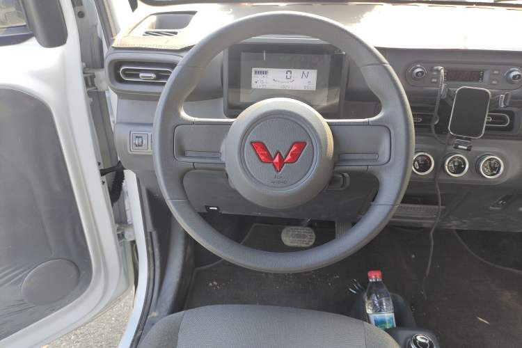 Used Wuling Zhiguang New Energy 2025 Standard Model Steering Wheel