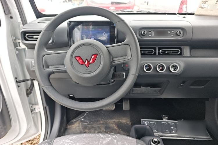 Used Wuling Zhiguang New Energy 2025 Model 305km Ambitious Edition Steering Wheel