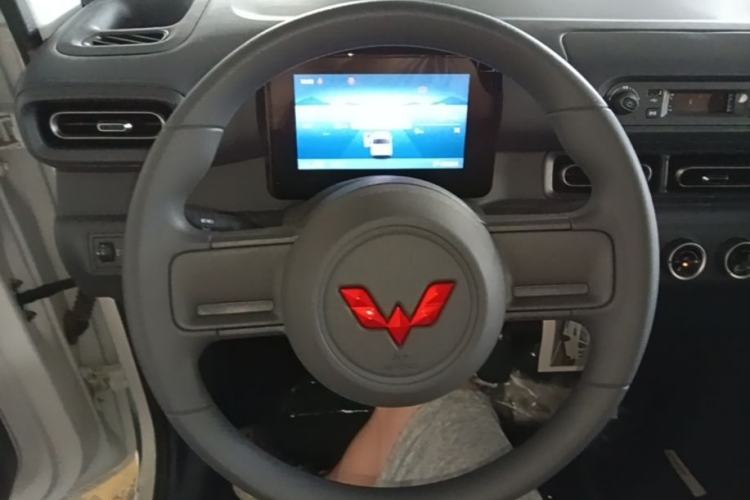 Used Wuling Zhiguang New Energy 2025 Model 305km Ambitious Edition Steering Wheel