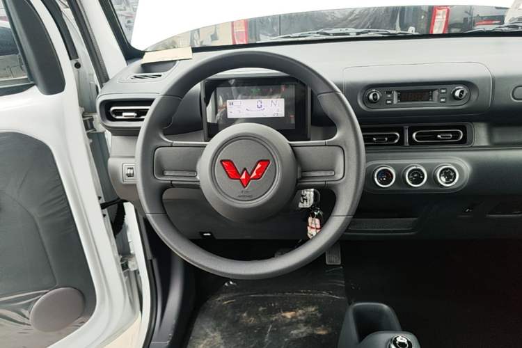 Used Wuling Zhiguang New Energy 2025 Standard Model Steering Wheel