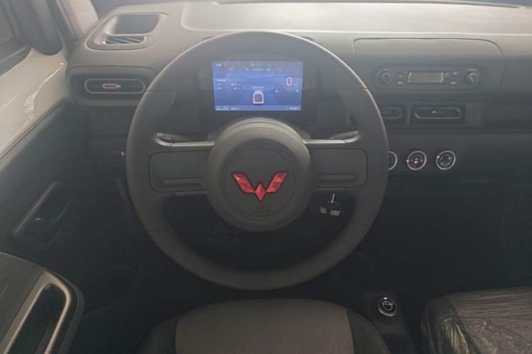 Used Wuling Zhiguang New Energy 2025 Model 305km Ambitious Edition Steering Wheel