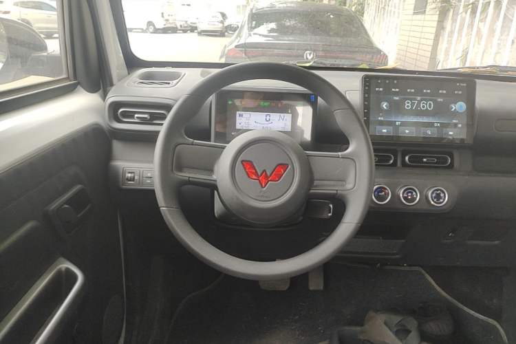Used Wuling Zhiguang New Energy 2025 Standard Model Steering Wheel