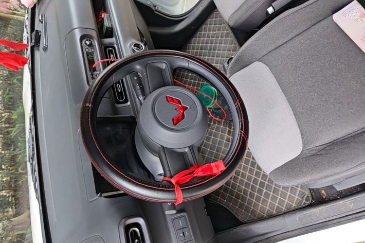 Used Wuling Zhiguang New Energy 2025 Model 305km Ambitious Edition Steering Wheel