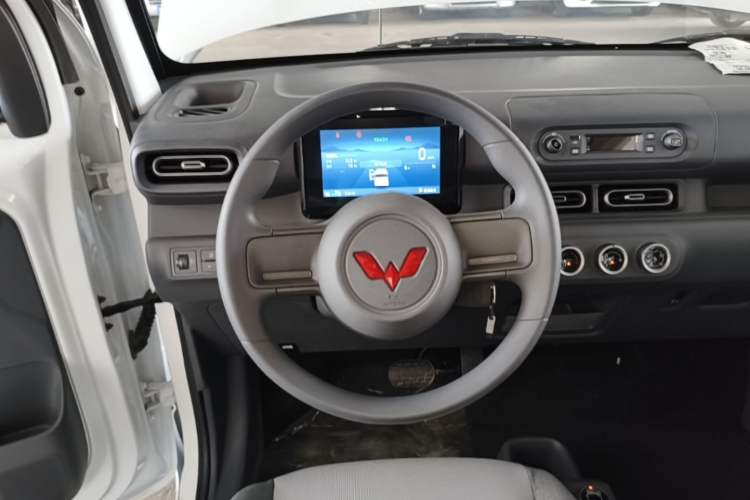 Used Wuling Zhiguang New Energy 2025 Model 305km Ambitious Edition Steering Wheel