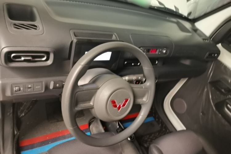 Used Wuling Zhiguang New Energy 2025 Standard Model Steering Wheel