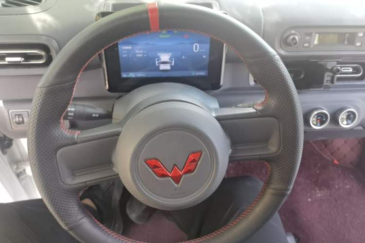Used Wuling Zhiguang New Energy 2025 Model 305km Ambitious Edition Steering Wheel