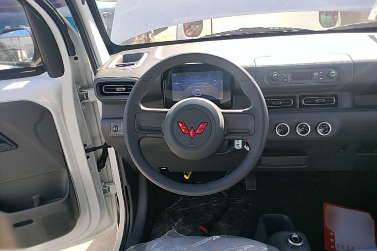 Used Wuling Zhiguang New Energy 2025 Model 305km Ambitious Edition Steering Wheel