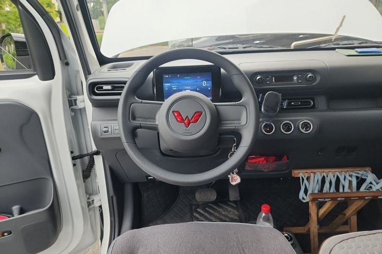 Used Wuling Zhiguang New Energy 2025 Model 305km Ambitious Edition Steering Wheel