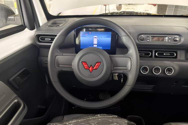 Used Wuling Zhiguang New Energy 2025 Model 305km Ambitious Edition Steering Wheel