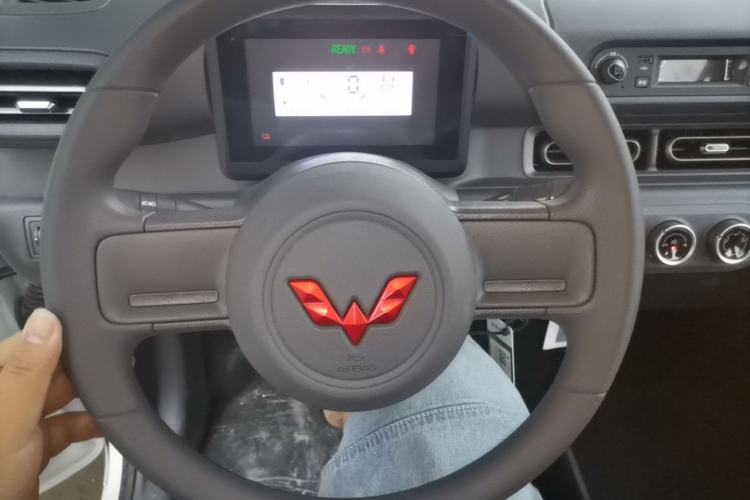 Used Wuling Zhiguang New Energy 2025 Standard Model Steering Wheel