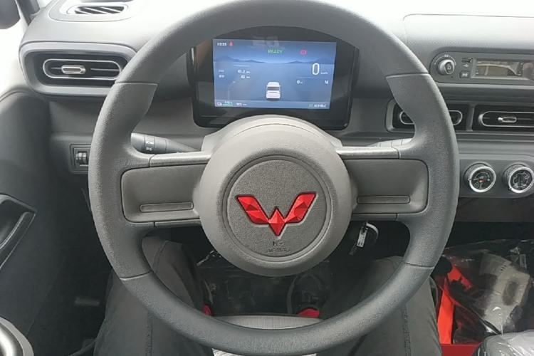 Used Wuling Zhiguang New Energy 2025 Model 305km Ambitious Edition Steering Wheel