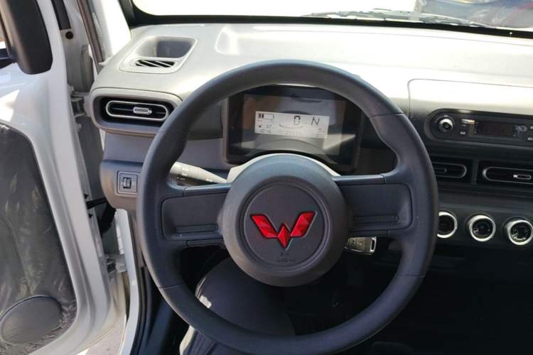 Used Wuling Zhiguang New Energy 2025 Standard Model Steering Wheel
