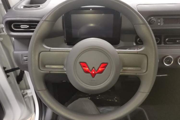 Used Wuling Zhiguang New Energy 2025 Model 305km Ambitious Edition Steering Wheel