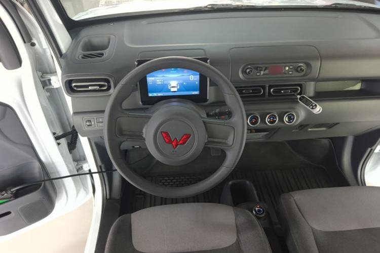 Used Wuling Zhiguang New Energy 2025 Model 305km Ambitious Edition Steering Wheel