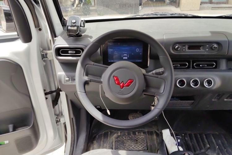 Used Wuling Zhiguang New Energy 2025 Model 305km Ambitious Edition Steering Wheel