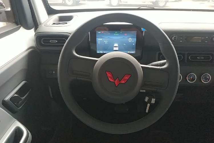 Used Wuling Zhiguang New Energy 2025 Model 305km Ambitious Edition Steering Wheel
