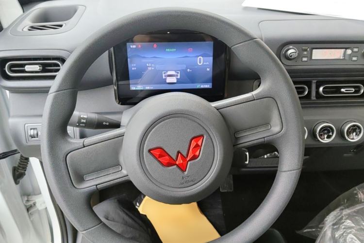 Used Wuling Zhiguang New Energy 2025 Model 305km Ambitious Edition Steering Wheel