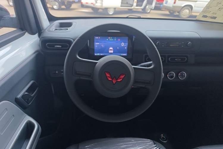 Used Wuling Zhiguang New Energy 2025 Model 305km Ambitious Edition Steering Wheel