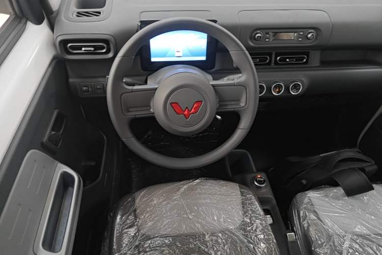 Used Wuling Zhiguang New Energy 2025 Model 305km Ambitious Edition Steering Wheel