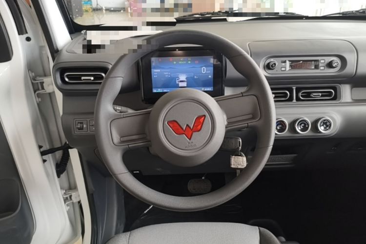 Used Wuling Zhiguang New Energy 2025 Model 305km Ambitious Edition Steering Wheel