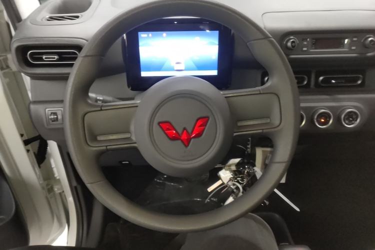 Used Wuling Zhiguang New Energy 2025 Model 305km Ambitious Edition Steering Wheel