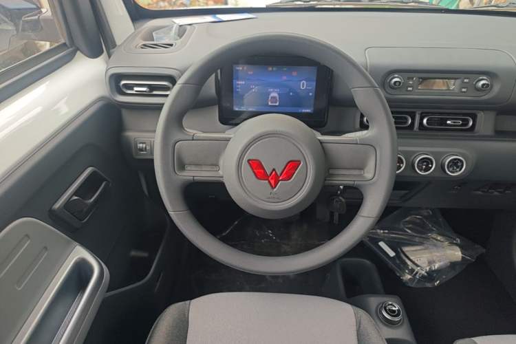 Used Wuling Zhiguang New Energy 2025 Model 305km Ambitious Edition Steering Wheel