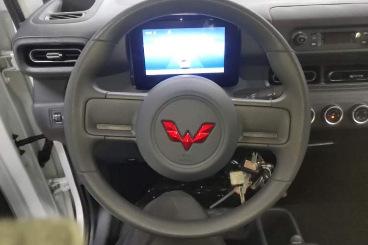 Used Wuling Zhiguang New Energy 2025 Model 305km Ambitious Edition Steering Wheel