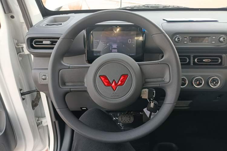 Used Wuling Zhiguang New Energy 2025 Model 305km Ambitious Edition Steering Wheel