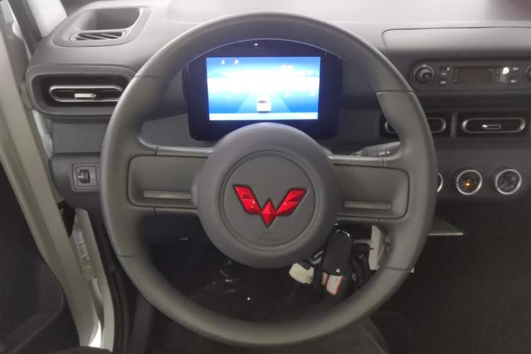 Used Wuling Zhiguang New Energy 2025 Model 305km Ambitious Edition Steering Wheel