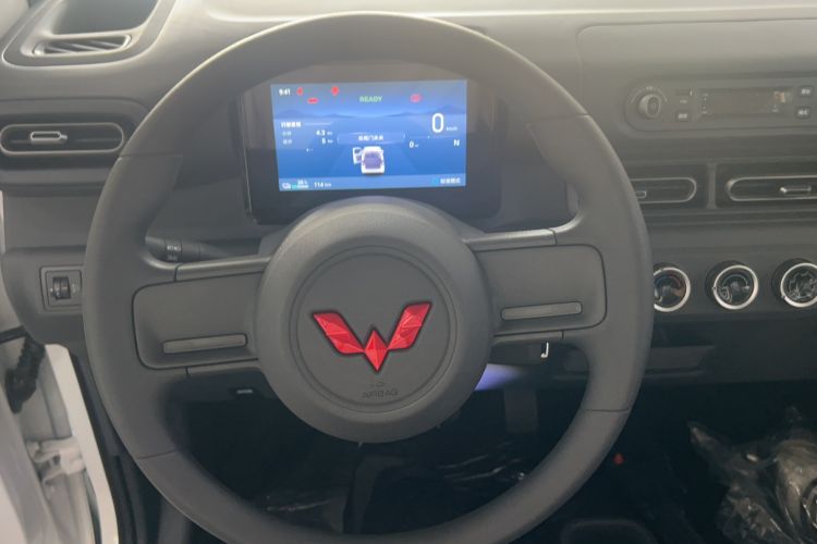 Used Wuling Zhiguang New Energy 2025 Model 305km Ambitious Edition Steering Wheel