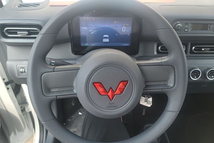 Used Wuling Zhiguang New Energy 2025 Model 305km Ambitious Edition Steering Wheel