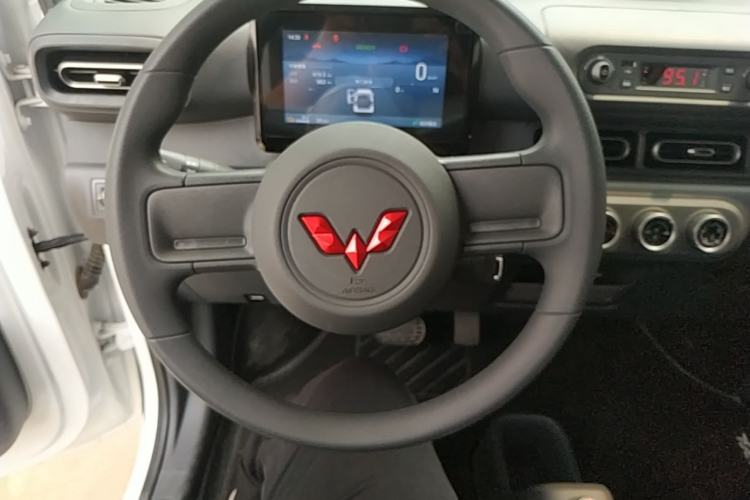 Used Wuling Zhiguang New Energy 2025 Model 305km Ambitious Edition Steering Wheel