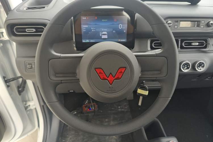 Used Wuling Zhiguang New Energy 2025 Model 305km Ambitious Edition Steering Wheel