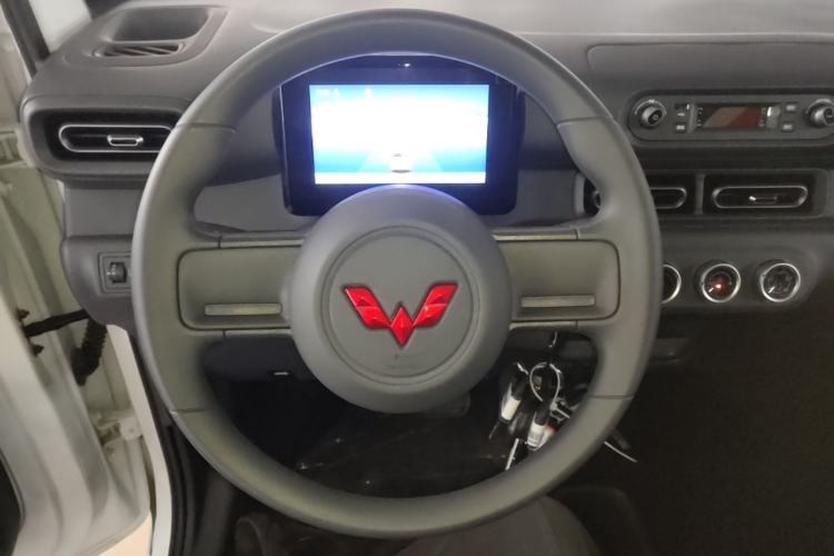 Used Wuling Zhiguang New Energy 2025 Model 305km Ambitious Edition Steering Wheel