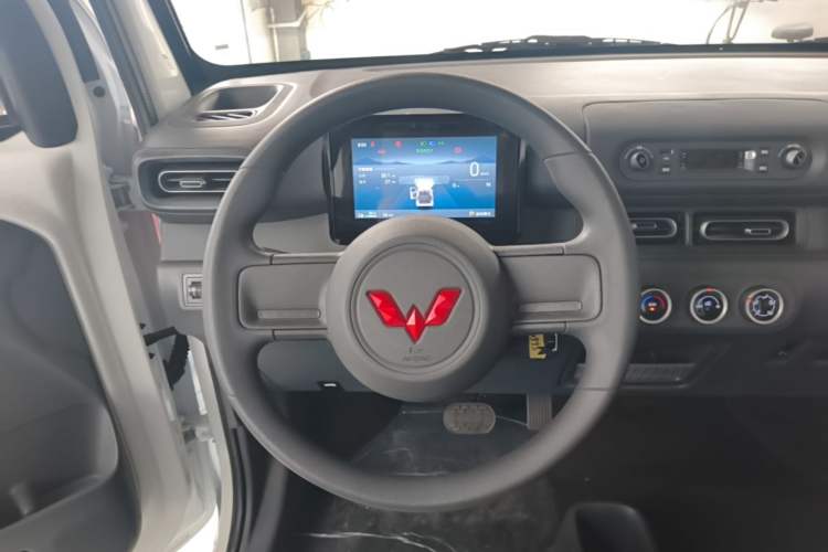 Used Wuling Zhiguang New Energy 2025 Model 305km Ambitious Edition Steering Wheel