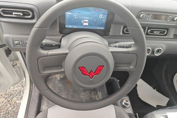 Used Wuling Zhiguang New Energy 2025 Model 305km Ambitious Edition Steering Wheel