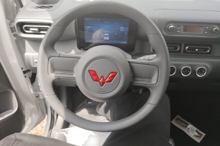 Used Wuling Zhiguang New Energy 2025 Model 305km Ambitious Edition Steering Wheel