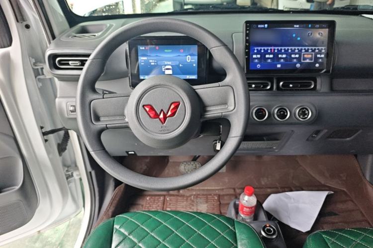 Used Wuling Zhiguang New Energy 2025 Model 305km Ambitious Edition Steering Wheel
