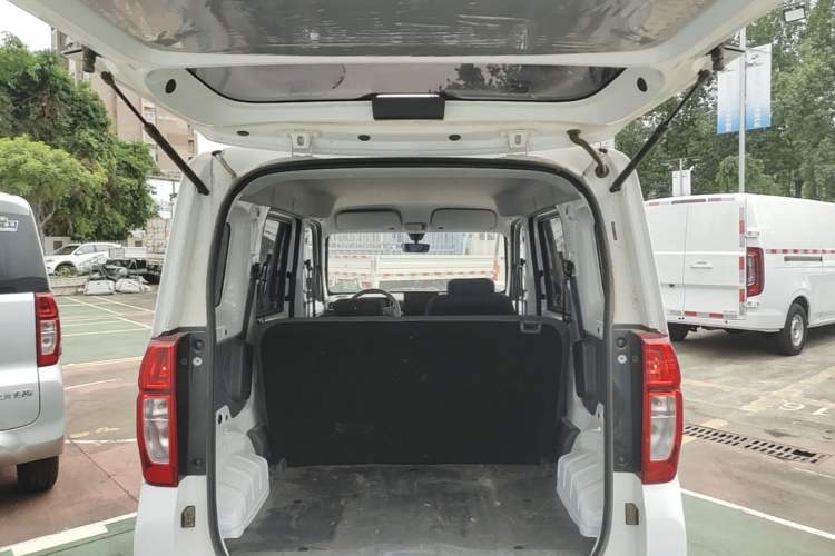 Used Wuling Zhiguang New Energy 2025 Standard Model Trunk