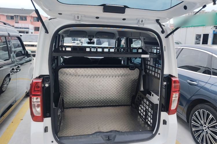 Used Wuling Zhiguang New Energy 2025 Model 305km Ambitious Edition Trunk