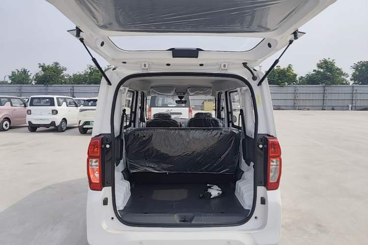 Used Wuling Zhiguang New Energy 2025 Model 305km Ambitious Edition Trunk