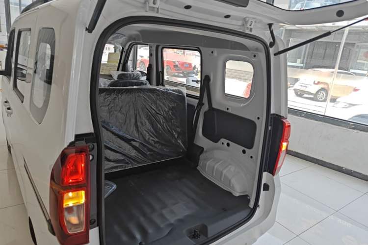 Used Wuling Zhiguang New Energy 2025 Model 305km Ambitious Edition Trunk
