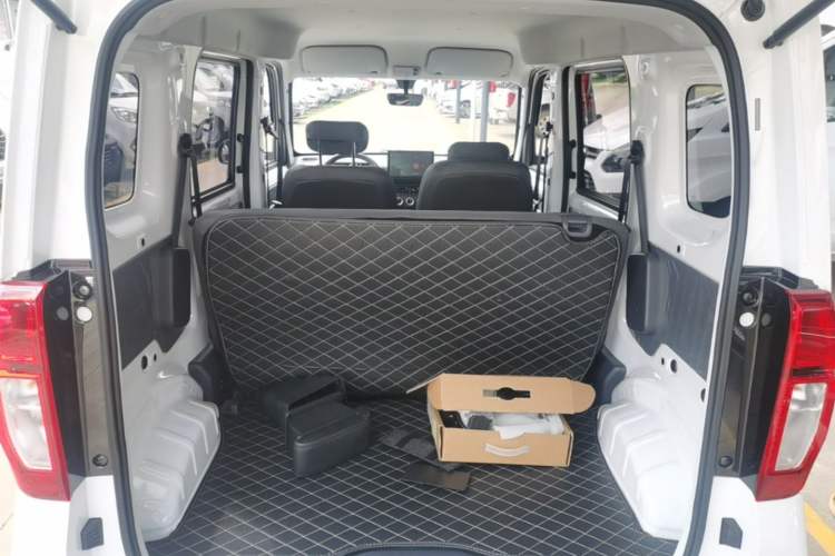 Used Wuling Zhiguang New Energy 2025 Standard Model Trunk