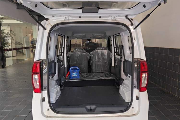 Used Wuling Zhiguang New Energy 2025 Model 305km Ambitious Edition Trunk