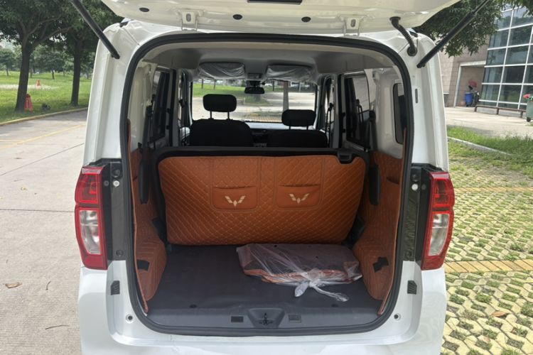 Used Wuling Zhiguang New Energy 2025 Model 305km Ambitious Edition Trunk