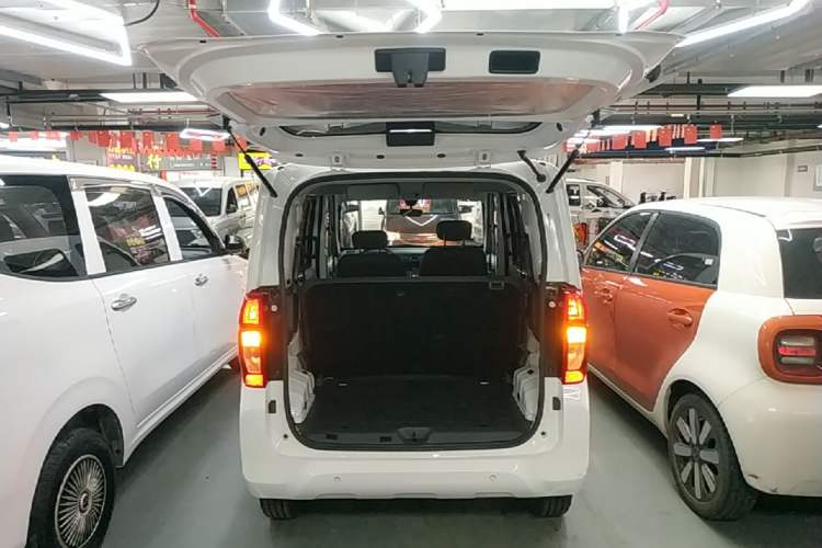 Used Wuling Zhiguang New Energy 2025 Standard Model Trunk