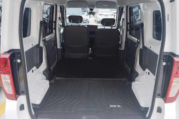 Used Wuling Zhiguang New Energy 2025 Model 305km Ambitious Edition Trunk