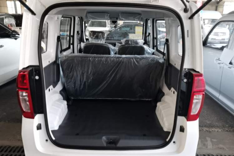 Used Wuling Zhiguang New Energy 2025 Model 305km Ambitious Edition Trunk